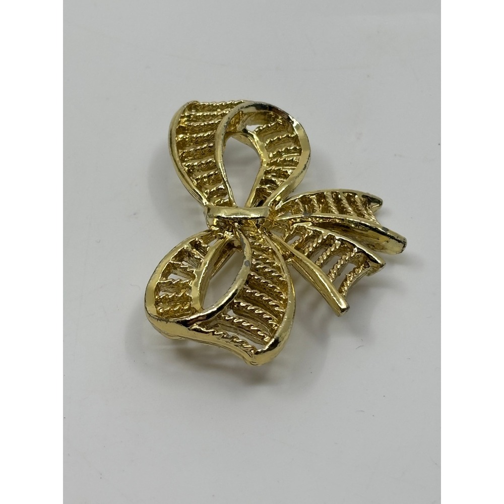 Vintage Gold Tone Bow Brooch Textured Openwork Cage Design Pin Accessory - Picture 4 of 9